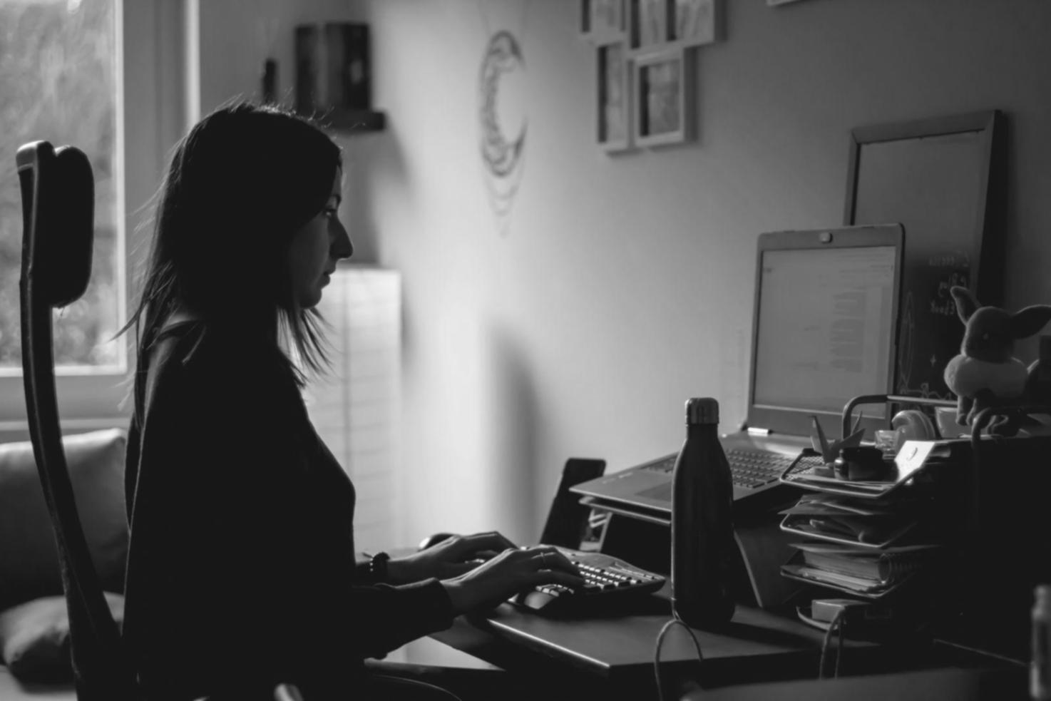 Finanzanalyse und Cashflow-Bewertung im Büro